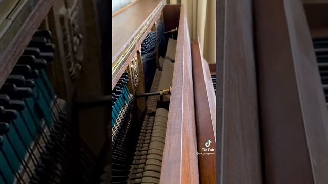 что будет если у фортепіано нажать зразу две педали смотреть онлайн