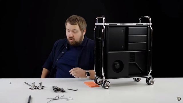 Wylsacom тестирует Mac Pro на колесиках.