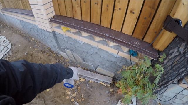 Строительство забора: облицовываем фундамент декоративным камнем #88. смотреть онлайн