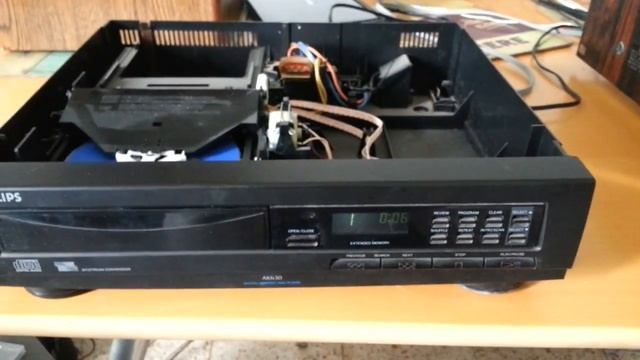 Philips AK630 CD Player - The Cheapest Built CDP That I Ever Saw.. :-)