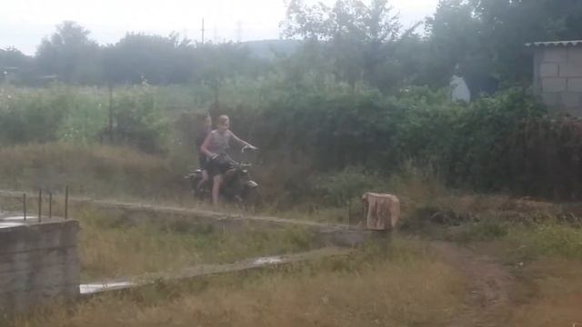 Покатушки на Риге 16 и дрифт по траве смотреть онлайн