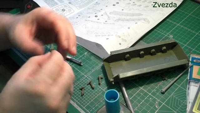 T-34/85 1/35 Zvezda 3687 vs Ark Models 35001 Параллельная сборка: Часть 1 низ корпуса и катки смотреть онлайн