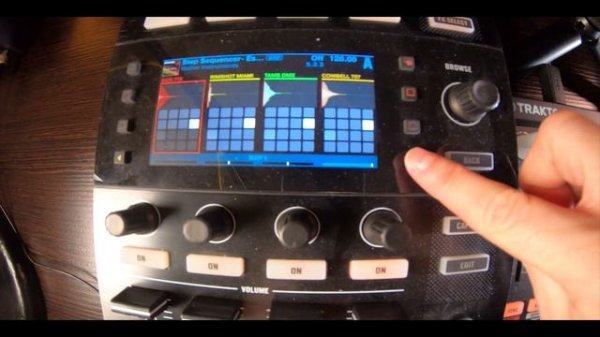 The Best Add On Controller For Your Dj Setup? Step Sequencer - Native Instruments Traktor Kontrol F
