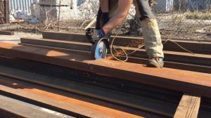 Как правильно порезать швеллер #18, болгаркой.