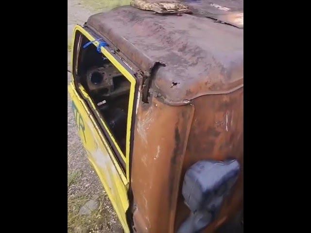 Rába D2156 diesel motor? An African rusty truck carrying barrels смотреть онлайн