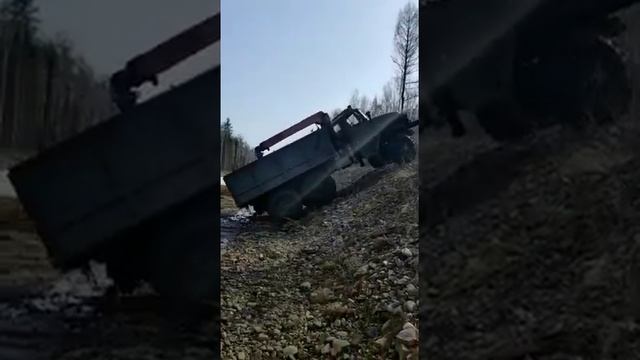 Урал НЕ возьмёт подъем угол 45° #урал #грузовики смотреть онлайн
