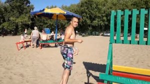 Трогает сосок девушки