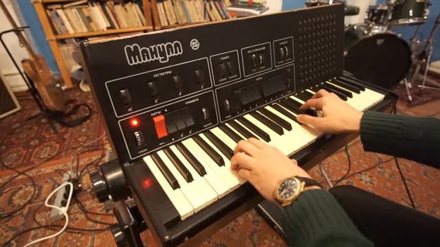 Manual Analog Polyphonic Vintage Synthesizer Drum Machine USSR Polivoks смотреть онлайн