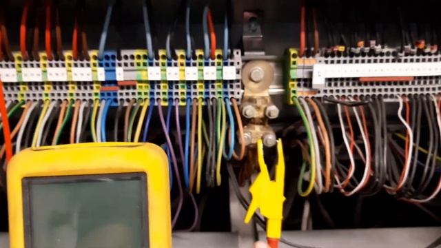 COMMENT FAIRE CONTRÔLE D'ISOLEMENT AVEC UN MÉGOHMMÈTRE смотреть онлайн