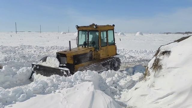 ДТ-75- СИЛА!Пол года простоя,заводим Казахстанца! смотреть онлайн