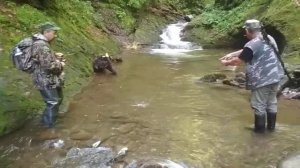 Кум ловит форель в Карачаево-Черкессии