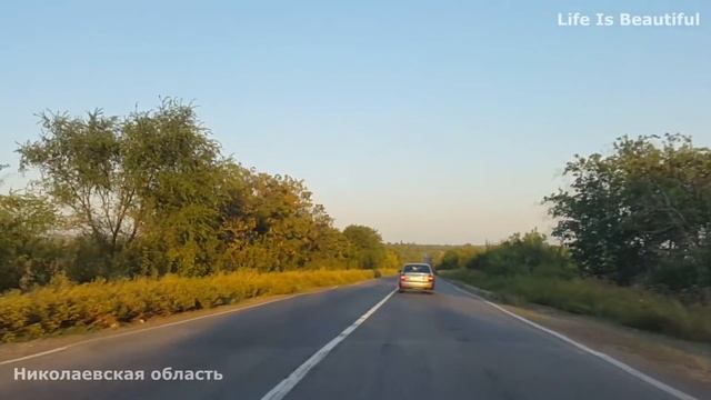 Как ездят по трассе / Обгон через сплошную и на повороте смотреть онлайн