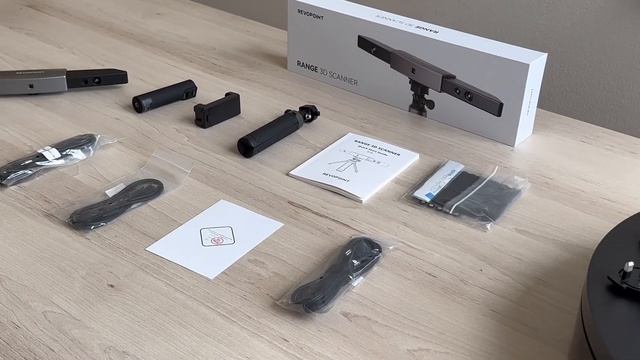 Распаковка 3D-сканера Revopoint Range в премиум-комплектации смотреть онлайн