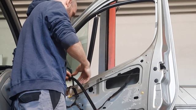 Renault Traffic 2, Nissan Primastar, Vauxhall Vivaro A, Doorpanel, Side Window, Door Handle Removal