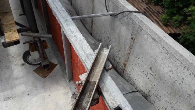 Дом из арболита монолитный без лесенок . Установлен первый ряд опалубки второго этажа. Часть 10 смотреть онлайн