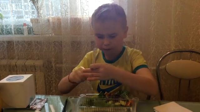 Акула ест  суп Том Ям! Смотреть всем  Ильяс Акула ресторан Corner Burger