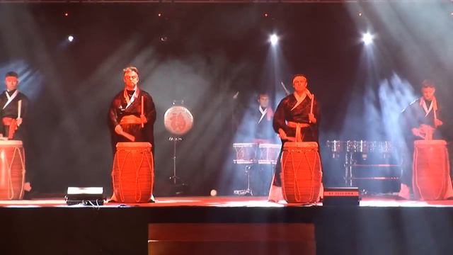 Шоу барабанщиков, барабанное шоу Hammers - ЯПОНИЯ смотреть онлайн