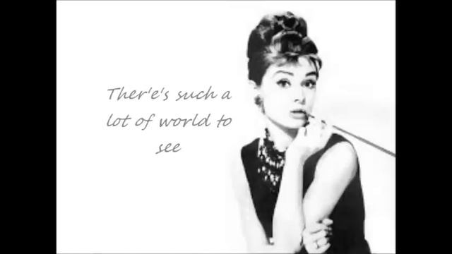 Audrey Hepburn -Moon River (lyrics) смотреть онлайн