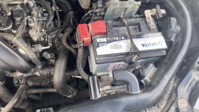 Подкапотное пространство Nissan Qashqai, видеообзор после замены с вариатора на автомат. смотреть онлайн