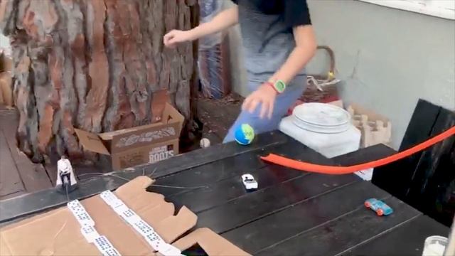 Simple Steps to Create a Rube Goldberg Machine | Kids Teaching Kids смотреть онлайн