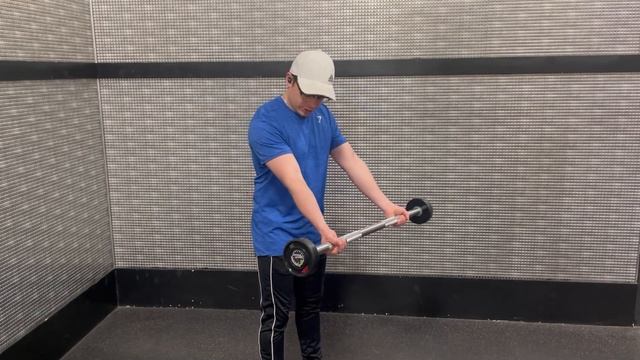 How to Do Straight Bar Arm Curls with Free Weights смотреть онлайн