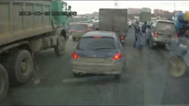 Видео регистратор!!! Жесть налет у всех на виду!!! смотреть онлайн