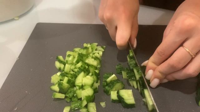 Самая вкусная окрошка! Окрошка на сметане и майонезе! Самый простой рецепт - быстро и вкусно! смотреть онлайн