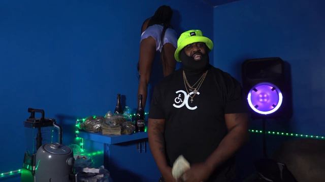 ROYAL SMOKE $ (WHERE YOU AT) OFFICIAL MUSIC VIDEO) смотреть онлайн
