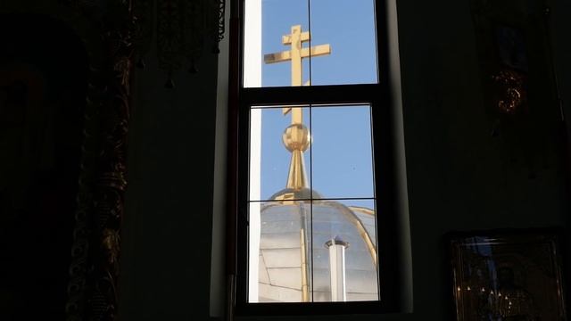 Когда набирать Крещенскую воду: 18 или 19 января? смотреть онлайн