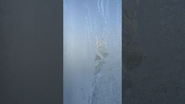 Зима рисует узоры на стекле смотреть онлайн