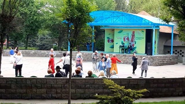 Дискотека в фэмили парке смотреть онлайн