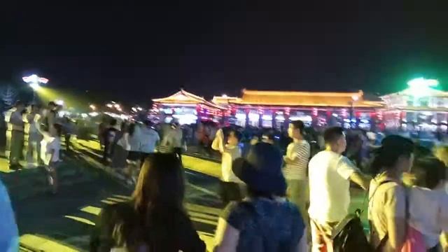 Памятник Сюаньцзану и Большая Пагода Диких гусей в Сиане. смотреть онлайн
