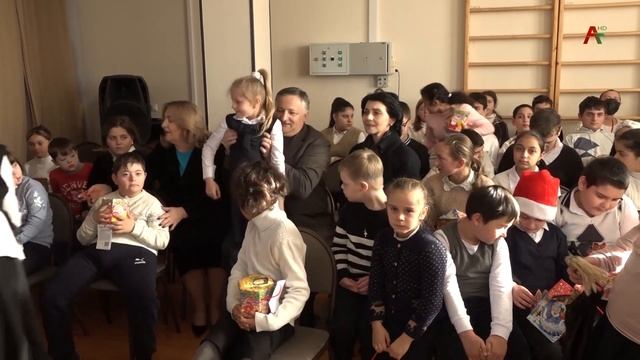 Первая леди Абхазии поздравила учеников Сухумской вспомогательной и Тамышской школ праздником смотреть онлайн