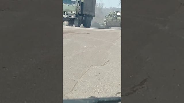 Через Ромни едит колона русской техники и сейчас направляются на СМТ.Талалаивка Черниговская обл смотреть онлайн