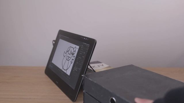 Wacom Cintiq Pro 16 vs Cintiq 16 - Should you pay the extra $1000? смотреть онлайн