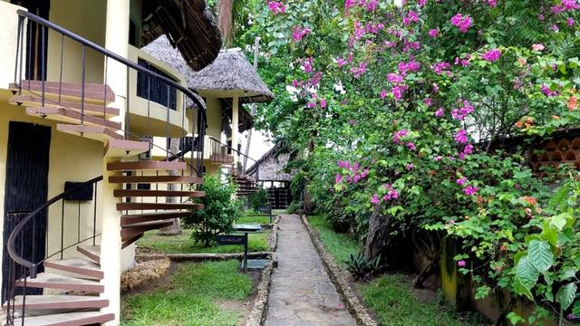 Wanderlust Diaries ; Severin Sea Lodge Mombasa Kenya   /  Adventurous Travel Vlog