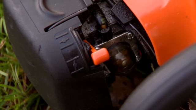 STIHL - motorové nůžky na živý plot HS 45 смотреть онлайн