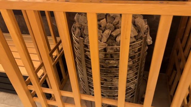 Видеообзор электрокаменки для сауны, на которую можно лить воду. Электропечь с эффектом русской бани смотреть онлайн