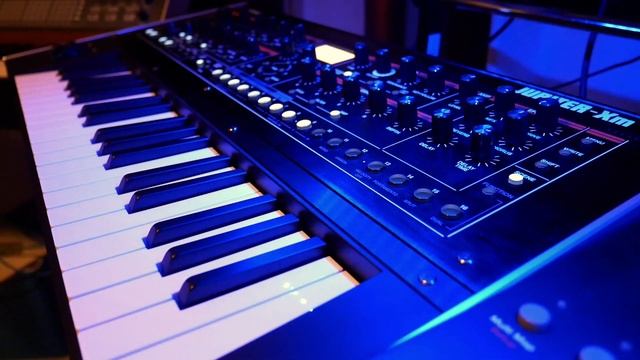 BETELGEUSE - Roland JUPITER-Xm - One Synth Challenge смотреть онлайн