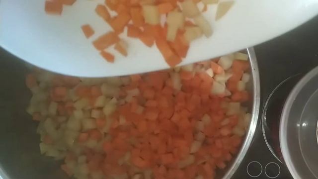 Простой диетиеский крем-суп пюре из картофеля и моркови. Лёгкий рецепт смотреть онлайн