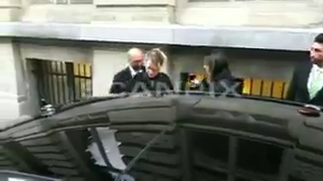 Приезд Роберта на фотоколл 2 смотреть онлайн