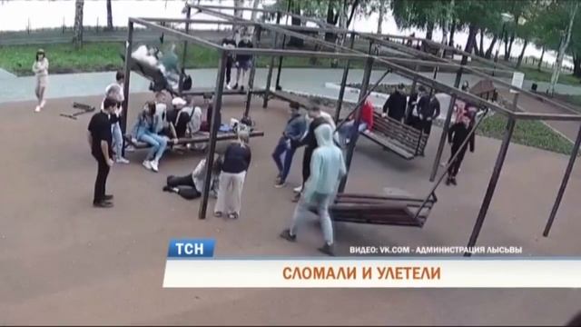 В Прикамье девочки-подростки слетели со сломавшейся качели смотреть онлайн