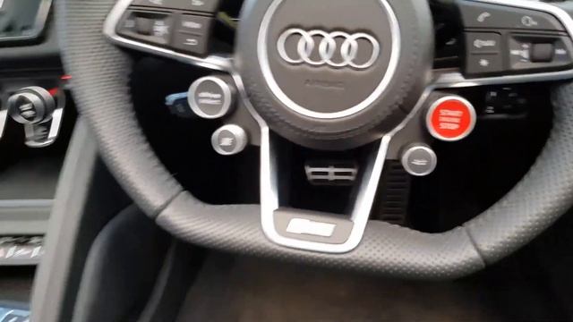 Audi R8 V10 PLUS 610 QUATTRO SPYDER смотреть онлайн