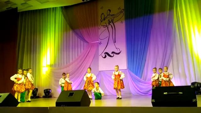 Танец тройки.Коллектив Задоринка(младшая группа) смотреть онлайн