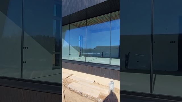 Держаться будет? ;-) Собрали оконную систему без импостов. смотреть онлайн