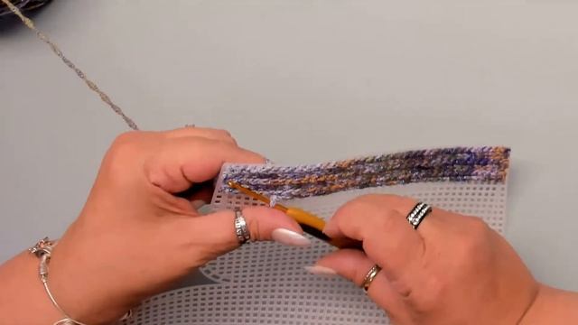 Pochette all'uncinetto su rete canvas "LILLY" смотреть онлайн