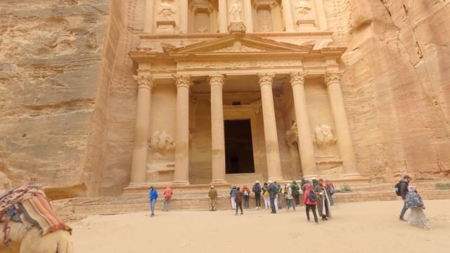 Petra - Walking The Siq To The Treasury - 4K With Captions - March 2022