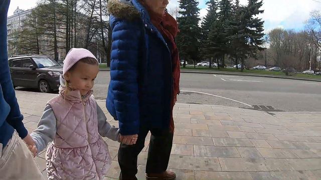 Встреча с бабушкой в Москве смотреть онлайн