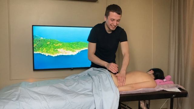 Встретившись в массажном кабинете эти две телочки сразу осознали что массажа не будет Встретившись в массажном кабинете эти две телочки сразу осознали что массажа не будет