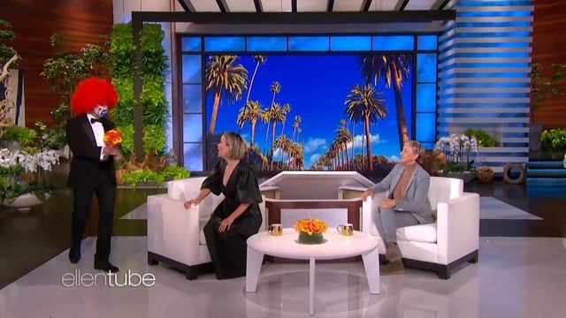 Sarah Paulson Leaves Through Her Scare Tunnel смотреть онлайн